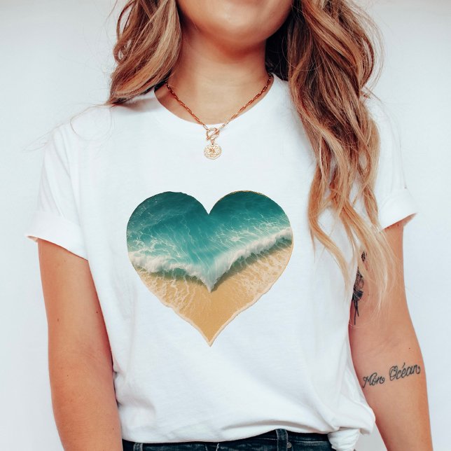 Camiseta Heart-Shaped Ocean Waves, Romantic Beach Vibes (Subido por el creador)