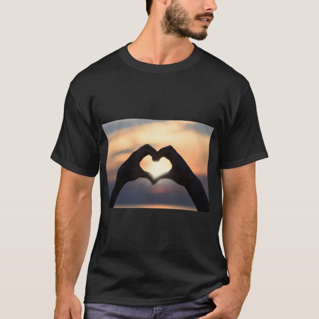 Camiseta Heart – Symbol of Love and Emotion T-Shirt (Anverso)