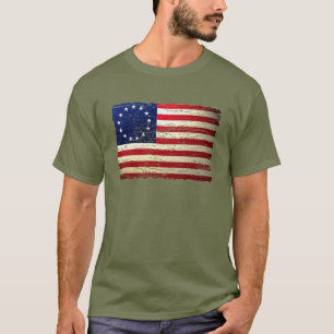 Camiseta hecha andrajos vintage de la bandera