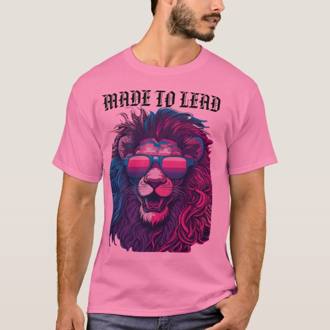 Camiseta Hecha para liderar - Lion Leadership Tee (Anverso)