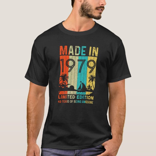 Camiseta Hecho En 1979 43 Años De Ser Aterrador (Anverso)