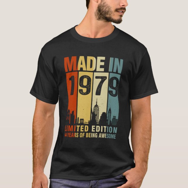 Camiseta Hecho En 1979 44 Años De Ser Aterrador (Anverso)