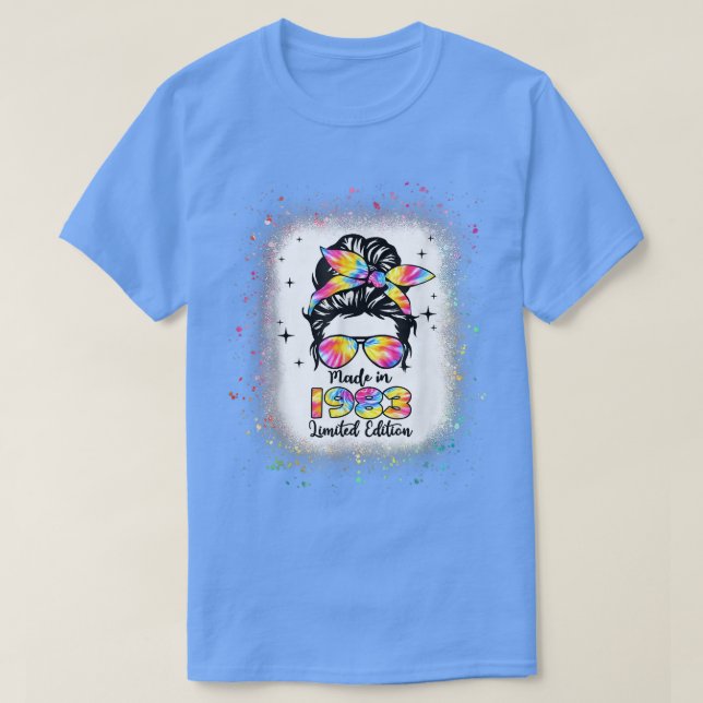Camiseta Hecho en 1983 Cumpleaños Bleached Tie Dye Mess Bun (Diseño del anverso)