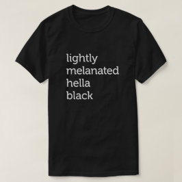 Camiseta Hella negra ligeramente melanada, afroamericana