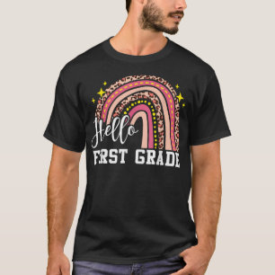 Camiseta Hello First Grade 1st Grade Rainbow Leopard Back T