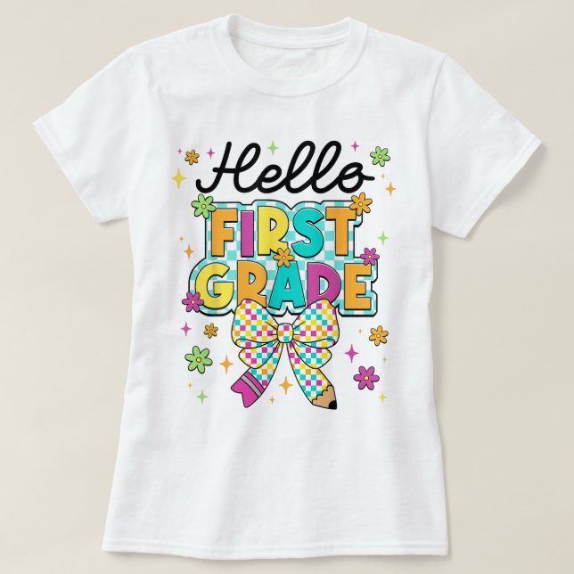 Camiseta Hello First Grade Teacher Coquette Pencil Bow (Diseño del anverso)