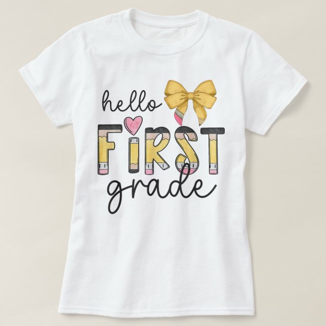 Camiseta Hello First Grade Teacher Coquette Pencil Bow (Diseño del anverso)