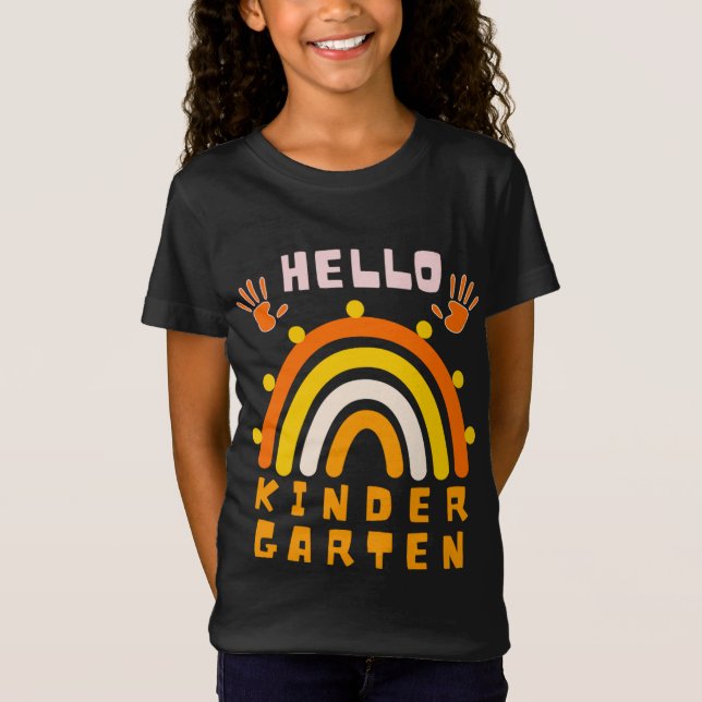 CAMISETA HELLO KINDERGARTEN - GUAY RAINBOW (Anverso)
