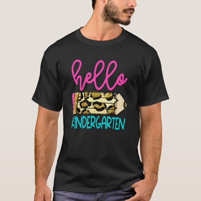Camiseta Hello Kindergarten Leopard Pencil  Cute Teacher (Anverso)