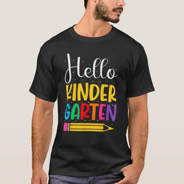 Camiseta Hello Kindergarten Team Kinder Happy First Day of  (Anverso)