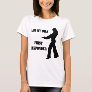 Camiseta Hembra con el arma soy mi propio primer