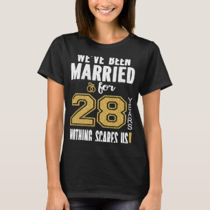 Camiseta Hemos estado casados durante 28 años, nada nos asu