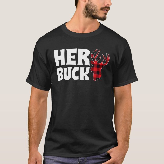 Camiseta Her Buck Christmas Xmas Couples Matching Pjs Pajam (Anverso)