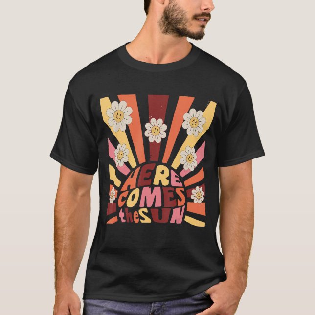 Camiseta Here Comes The Sun Retro Floral Summer Vacation Oc (Anverso)
