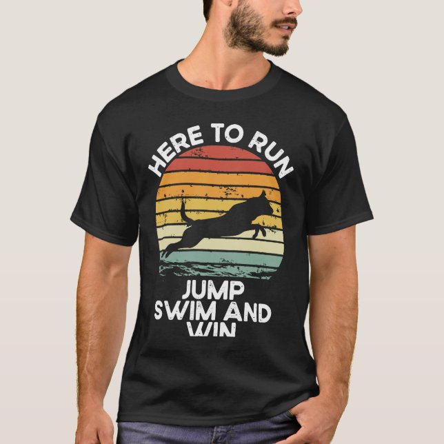 Camiseta Here To Run Jump Swim And Win Dock Diving (Anverso)