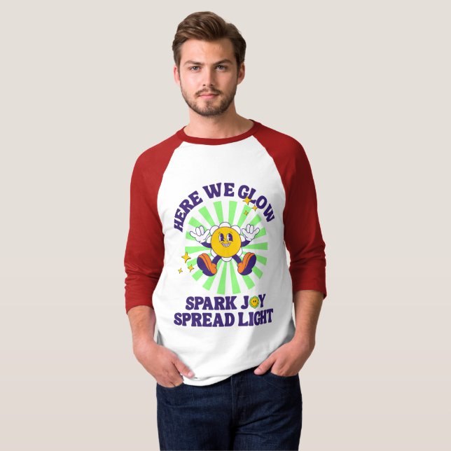 Camiseta Here We Glow, Spark Joy, Spread Light (Anverso completo)