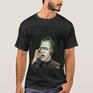 Camiseta Herman Munster at the radio Graphic T-Shirt.png