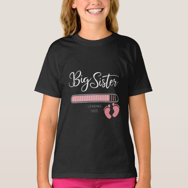 Camiseta Hermana Mayor 2025 Cargando Anuncio de Embarazo  (Anverso)