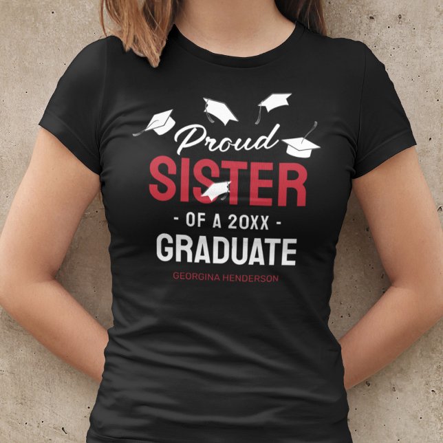 Camiseta Hermana Orgullosa Roja Negra Graduada 2025 (Subido por el creador)
