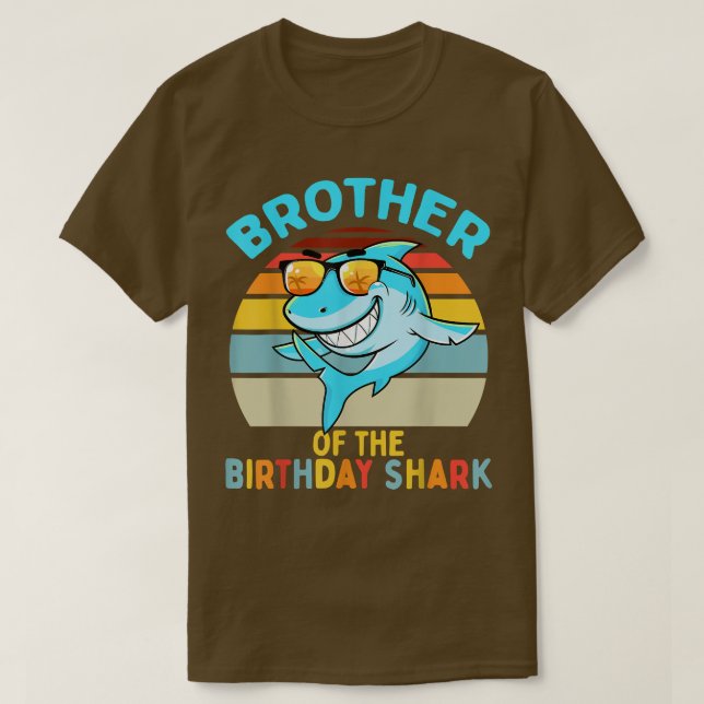 Camiseta Hermano de la familia de cumpleaños de los tiburon (Diseño del anverso)