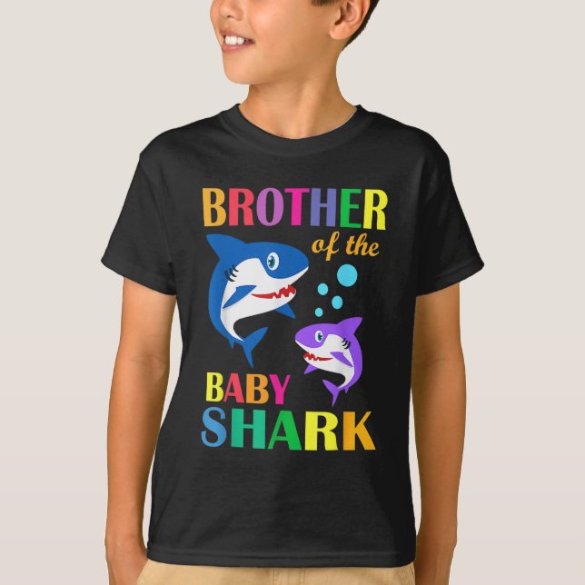Camiseta Hermano Del Bebé Cumpleaños Hermano Tiburón  (Anverso)