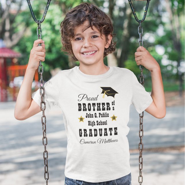 Camiseta Hermano orgulloso del nombre del graduado | Gradua (Subido por el creador)