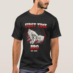 Camiseta Hermano Primera Vez Est. 2025 Divertida Bandera Am