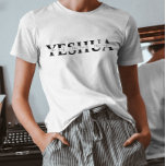 Camiseta Hermosa cita inspiradora con el nombre de Jesús<br><div class="desc">Camiseta cristiana con EL NOMBRE ÁRABE DE JESÚS: YESHUA. Los versos están en caligrafía mixta y tipografía minimalista. Este diseño moderno y moderno es la declaración perfecta de regalo y moda. #cristiano #religión #Escrituras #fe #Bible #jesus</div>