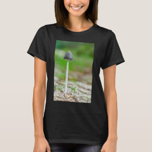 Camiseta Hermosa seta silvestre en un campo otoñal