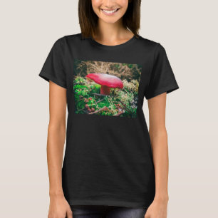 Camiseta Hermosa seta silvestre en un campo otoñal