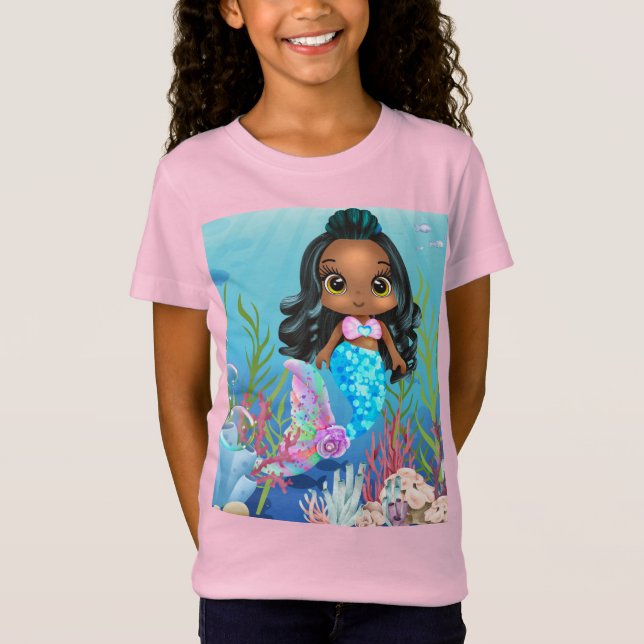 Camiseta Hermosa sirena negra jugando en el mar (Anverso)