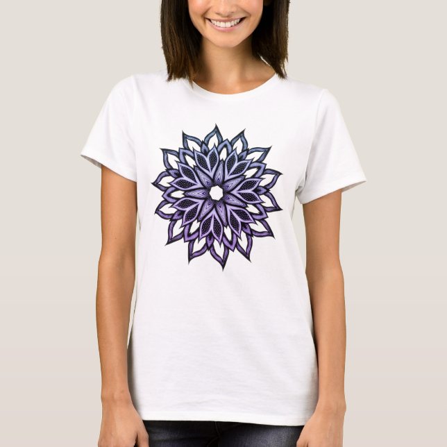 Camiseta Hermosa Violeta de Flor Abstracta (Anverso)