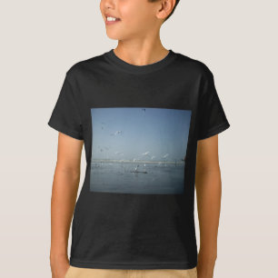 Camiseta Hermosas grullas volando sobre el ballet de la nat