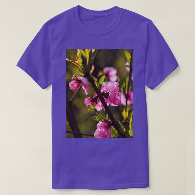 Camiseta Hermoso árbol rosa floreciente (Diseño del anverso)