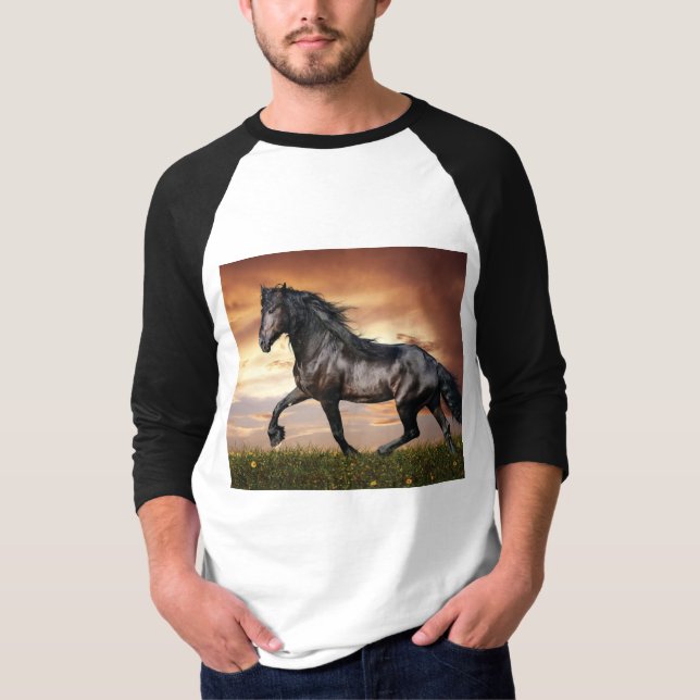 Camiseta Hermoso caballo negro (Anverso)