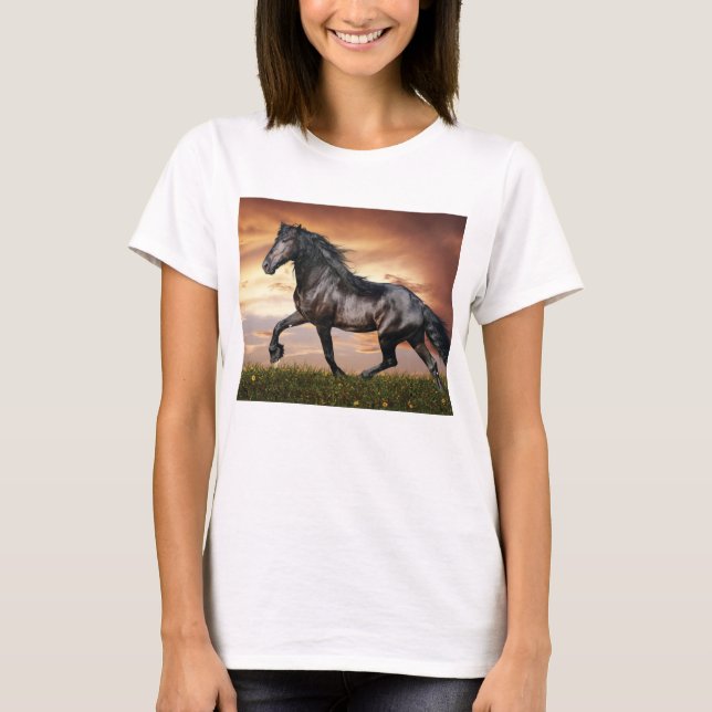 Camiseta Hermoso caballo negro (Anverso)