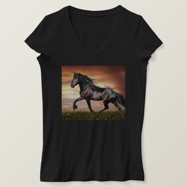 Camiseta Hermoso caballo negro (Anverso del diseño)