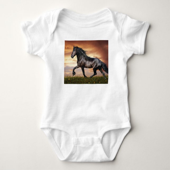 Camiseta Hermoso caballo negro (Anverso)