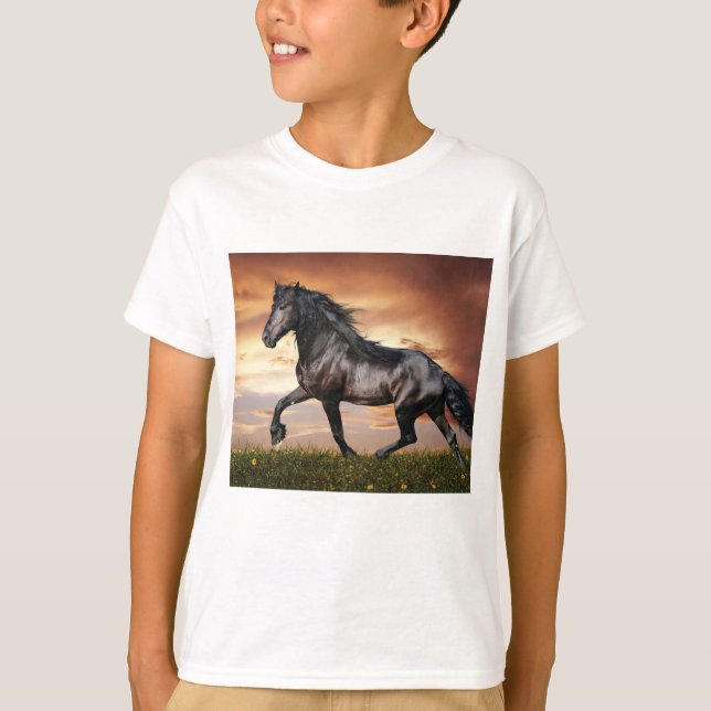 Camiseta Hermoso caballo negro (Anverso)