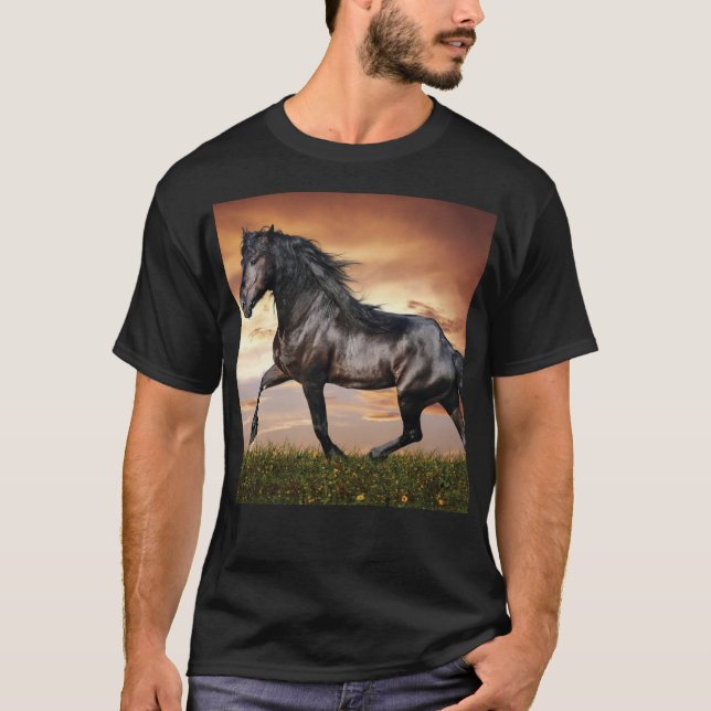 Camiseta Hermoso caballo negro (Anverso)