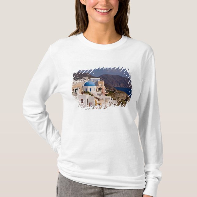 Camiseta Hermoso pueblo de Oia con edificios blancos (Anverso)