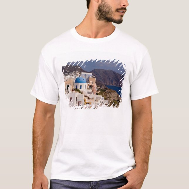 Camiseta Hermoso pueblo de Oia con edificios blancos (Anverso)