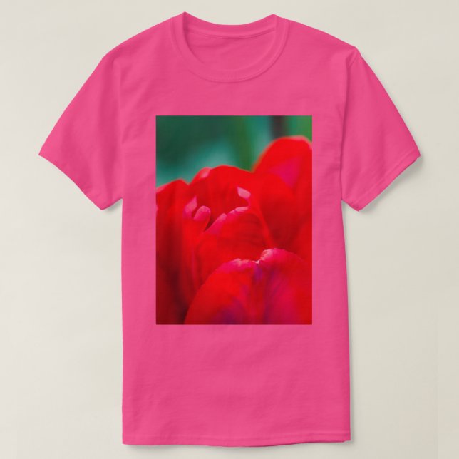 Camiseta Hermoso tulipán rojo sobre el suave y borroso tras (Diseño del anverso)