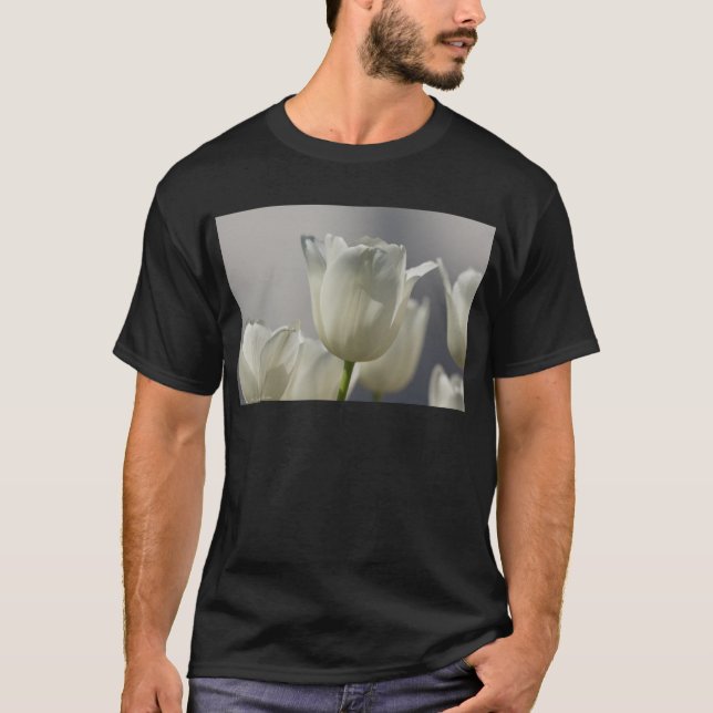 Camiseta Hermosos Tulipanes Blancos de Primavera (Anverso)