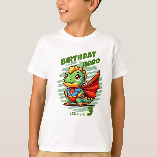 Camiseta Héroe Cumpleaños Dino (Nombre y Edad Edit (Anverso)