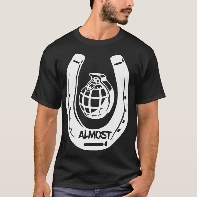 Camiseta Herraduras y granadas de mano (Anverso)