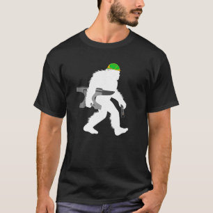 Camiseta Herrero de pie grande Cryptid Blacksmith Sasquatch