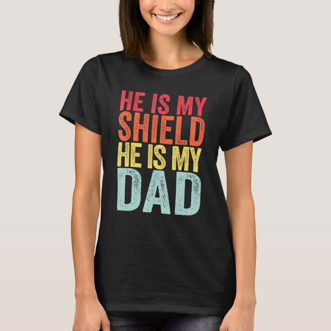 Camiseta Hes My Shield Retro Fathers Day (Anverso)