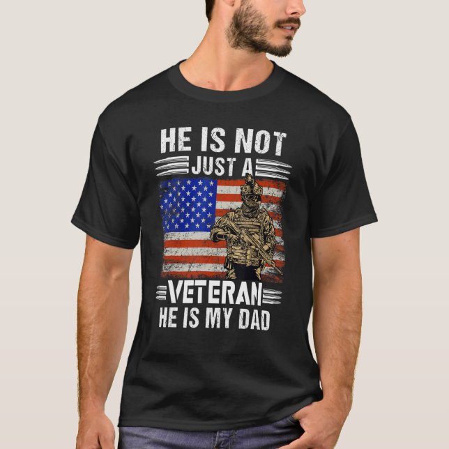 Camiseta He's Not Just a Veteran He is My Dad Veterans Day  (Anverso)