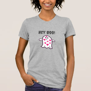 Camiseta ¡Hey Boo! Fantasma cubierta en el corazón